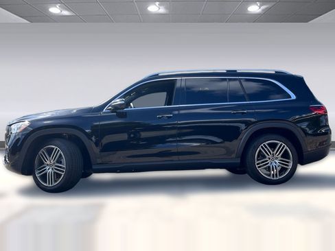 Used 2024 Mercedes-Benz GLS 450 4MATIC image 2