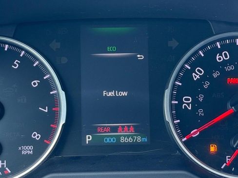 Used 2021 Toyota RAV4 LE FWD image 21