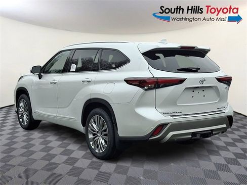 New 2026 Toyota Highlander Platinum image 4