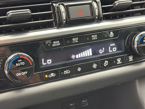 Used 2023 Nissan Pathfinder SL w/ SL Premium Package AWD/4WD image 19