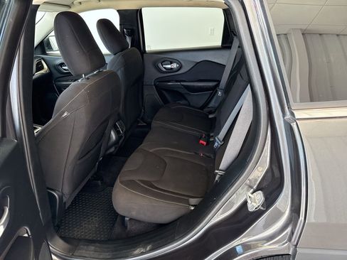 Used 2016 Jeep Cherokee Latitude w/ Safety/Convenience Group image 16