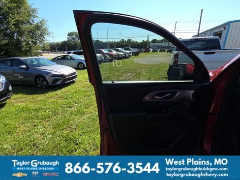 Used 2023 Chevrolet Traverse LT FWD image 7