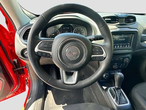 Used 2018 Jeep Renegade Latitude AWD/4WD image 12