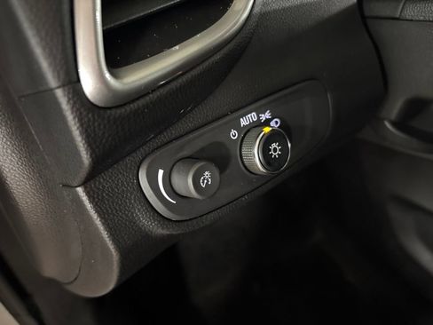Used 2018 Chevrolet Trax LS AWD/4WD image 11