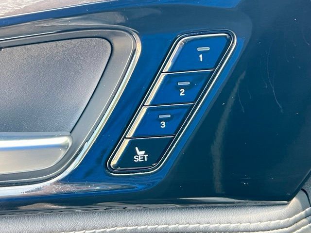 Used 2023 Acura MDX w/ Advance Package AWD/4WD image 18