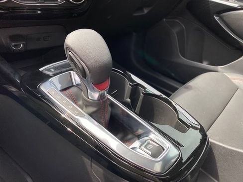 Used 2024 Chevrolet Trax RS w/ Sunroof Package FWD image 13
