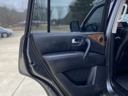 Used 2023 Nissan Armada SL w/ Captain's Chairs Package image 12