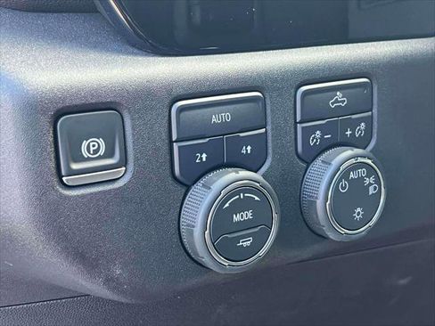 Used 2025 Chevrolet Silverado 1500 LT image 20