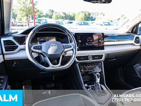 Used 2025 Volkswagen Taos SE FWD image 28
