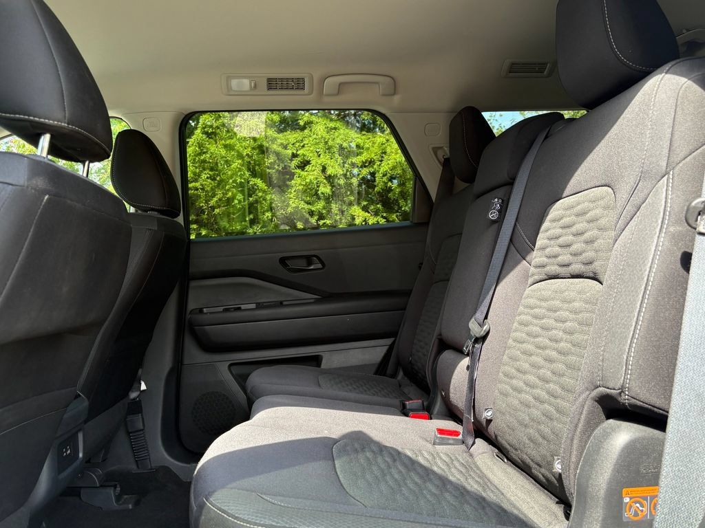 Used 2025 Nissan Pathfinder SV FWD image 18