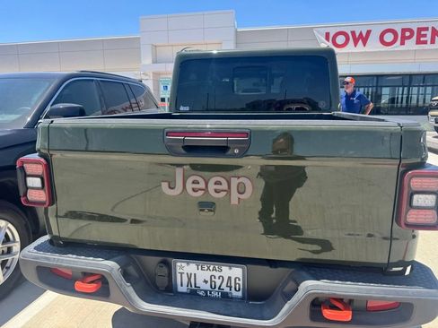 Used 2023 Jeep Gladiator Mojave w/ LED Lighting Group AWD/4WD image 4