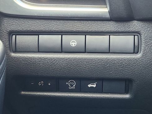 Used 2024 Nissan Rogue SV image 24