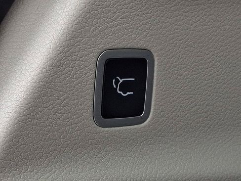 Used 2024 Chrysler Voyager LX FWD image 29