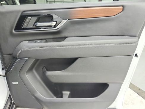 Used 2025 GMC Yukon XL Denali AWD/4WD image 42