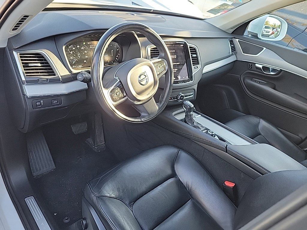 Used 2022 Volvo XC90 T5 Momentum AWD/4WD image 8