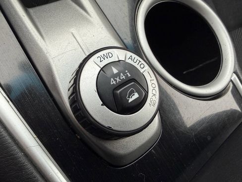 Used 2015 Nissan Pathfinder SV image 21