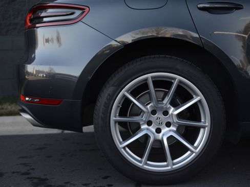 Used 2017 Porsche Macan image 41