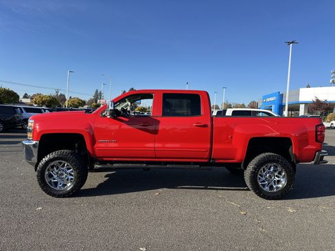 Used 2018 Chevrolet Silverado 2500 LT image 2