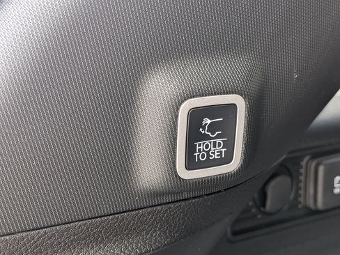 Used 2025 Jeep Grand Cherokee Limited image 15