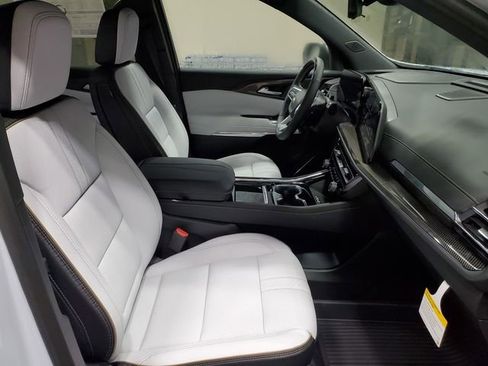 New 2026 Chevrolet Traverse High Country w/ LPO, Floor Liner Package AWD/4WD image 14