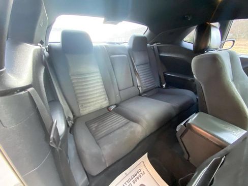 Used 2012 Dodge Challenger SXT image 10