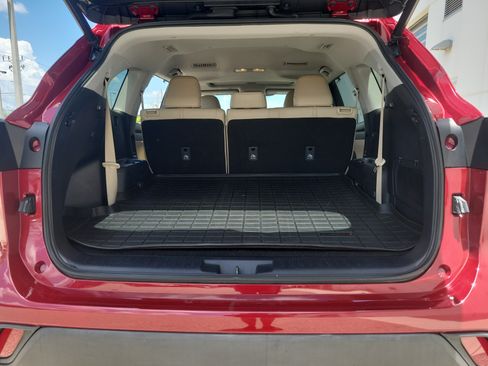 Used 2021 Toyota Highlander XLE FWD image 10