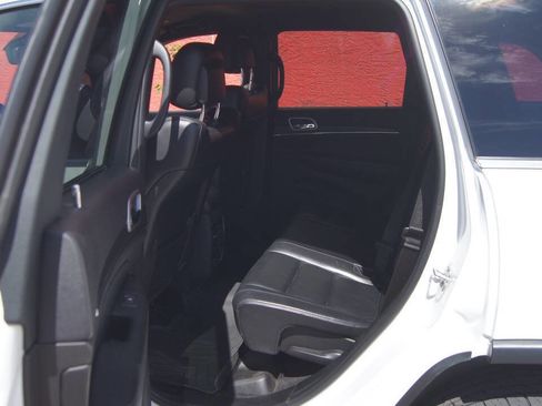 Used 2018 Jeep Grand Cherokee Limited AWD/4WD image 13
