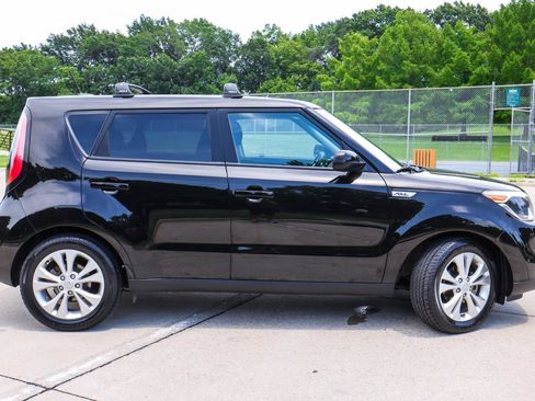 Used 2015 Kia Soul + FWD image 5