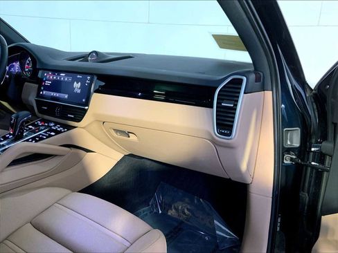 Certified 2023 Porsche Cayenne Platinum Edition AWD/4WD image 22