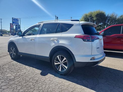 Used 2018 Toyota RAV4 XLE image 5