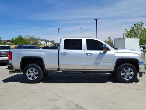Used 2016 GMC Sierra 2500 SLT w/ Duramax Plus Package AWD/4WD image 2