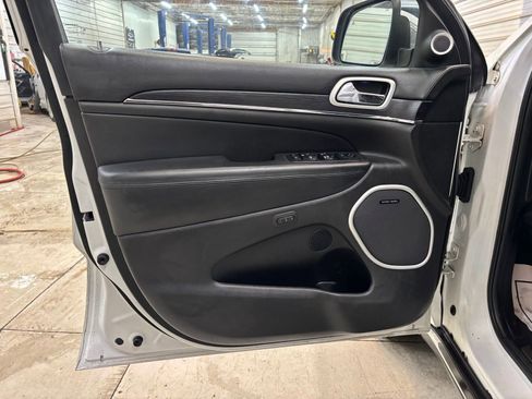 Used 2018 Jeep Grand Cherokee Summit image 11