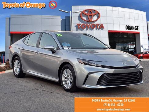 Used 2025 Toyota Camry LE image 1