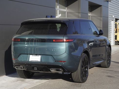 New 2025 Land Rover Range Rover Sport Dynamic SE image 2