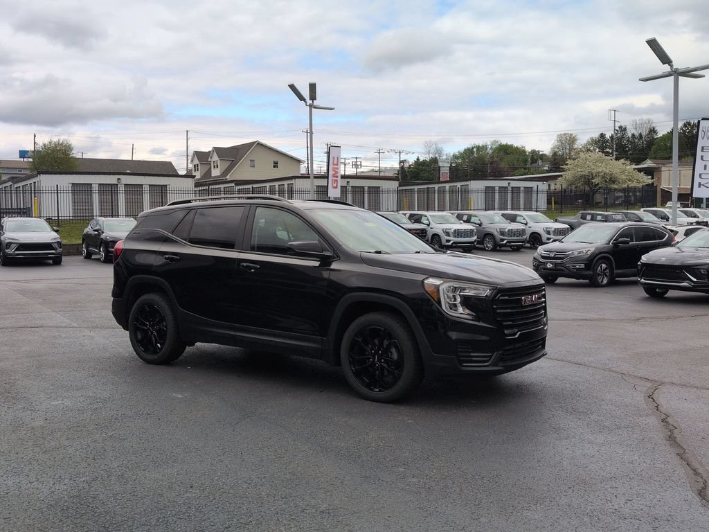 Certified 2022 GMC Terrain SLE w/ Driver Convenience Package AWD/4WD image 3