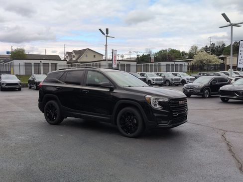 Used 2022 GMC Terrain SLE w/ Driver Convenience Package AWD/4WD image 3