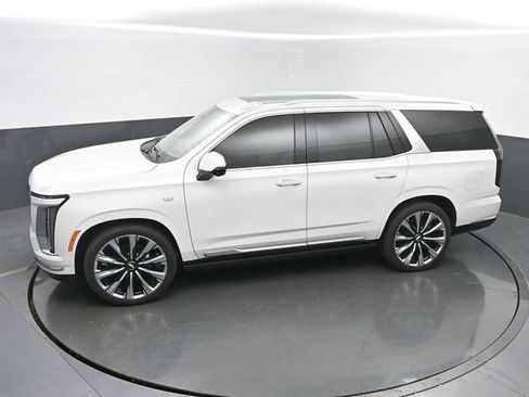 Certified 2025 Cadillac Escalade Premium Luxury Platinum AWD/4WD image 39