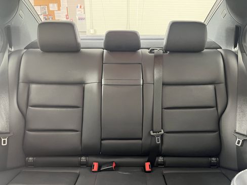 Used 2016 Mercedes-Benz E 350 4MATIC Sedan image 23