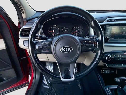 Used 2017 Kia Sorento LX w/ LX Convenience Package FWD image 37