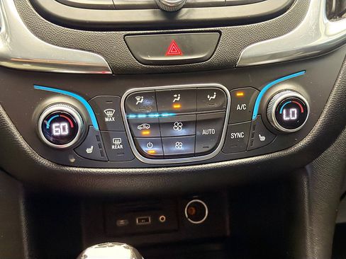 Used 2019 Chevrolet Equinox LT w/ Sun & Navigation Package image 10