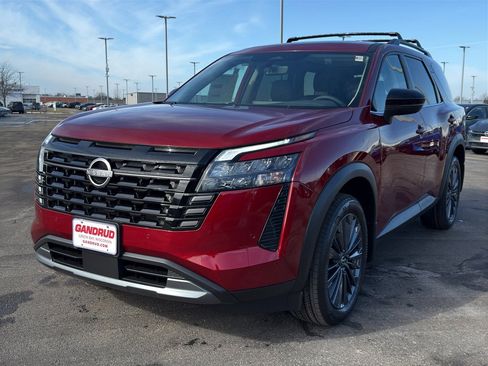 New 2026 Nissan Pathfinder SL image 2