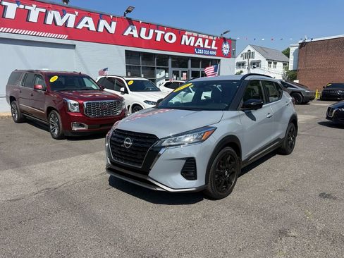 Used 2022 Nissan Kicks SR w/ Premium Package FWD image 2