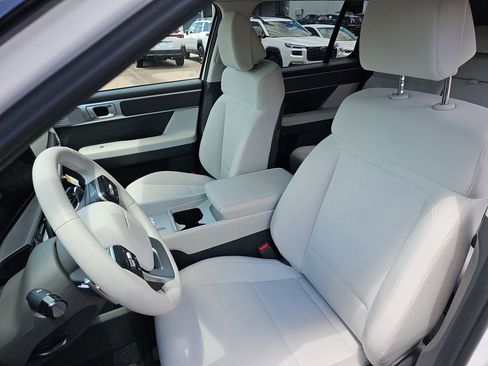 Certified 2025 Hyundai Santa Fe SE FWD image 14