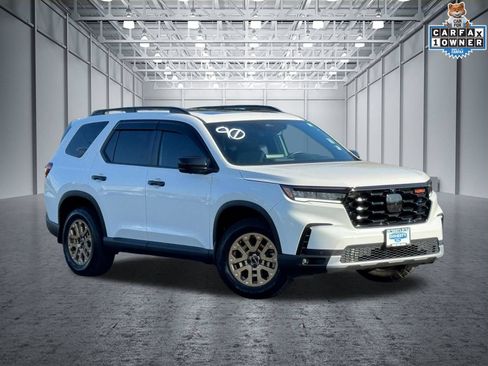 Used 2024 Honda Pilot TrailSport image 4