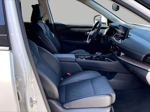 Certified 2025 Nissan Rogue Platinum w/ Platinum Premium Package AWD/4WD image 9