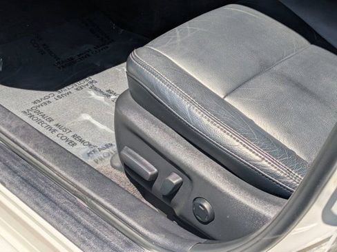 Used 2016 Toyota Avalon XLE Premium w/ Preferred Accessory Package FWD image 12
