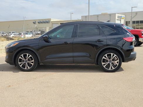 Used 2021 Ford Escape SE w/ SE Sport Appearance Package image 2