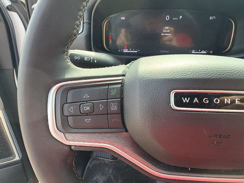 Used 2025 Jeep Wagoneer 4WD w/ Premium Group I image 30