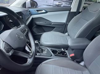 Used 2023 Volkswagen Taos SE w/ Panoramic Sunroof Package FWD video 2