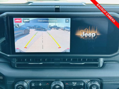 Used 2024 Jeep Gladiator Rubicon AWD/4WD image 12